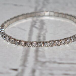 Beautiful silver and rhinestone bracelet 7"